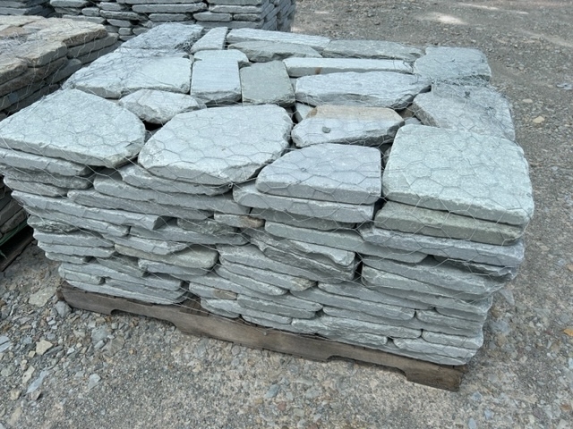 1.5" Tumbled Irregular Bluestone Pavers 2